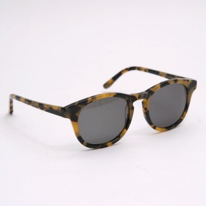 Han Kjobenhavn Timeless Frame in Army Tortoise 03 300x300 Han Kjobenhavn Timeless Frame in Army Tortoise 03