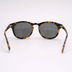 Han Kjobenhavn Timeless Frame in Army Tortoise 04 300x300 Han Kjobenhavn Timeless Frame in Army Tortoise 04
