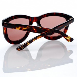 Linda Farrow for The Row 7C3 Oversize Tortoise Sunglasses 03 300x300 Linda Farrow for The Row 7C3 Oversize Tortoise Sunglasses 03