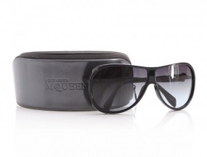 Alexander McQueen Black Skull Sunglasses 4 300x227 Alexander McQueen Black Skull Sunglasses 4