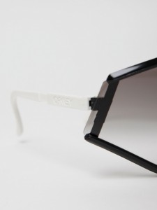 Oakley Eyeshade 2011d 225x300 Oakley Eyeshade 2011d