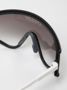 Oakley Eyeshade 2011e 225x300 Oakley Eyeshade 2011e