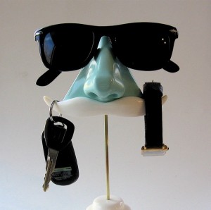 ArtAkimbo ‘Nose & Mustache’ Glasses Caddy