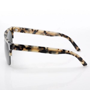 Retro Super Future Andrea Sunglasses in Puma 5 300x300 Retro Super Future Andrea Sunglasses in Puma (5)