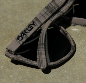 ZOEZOEPROZE Oakley Frogskins 300x290 ZOEZOEPROZE & Oakley Frogskins